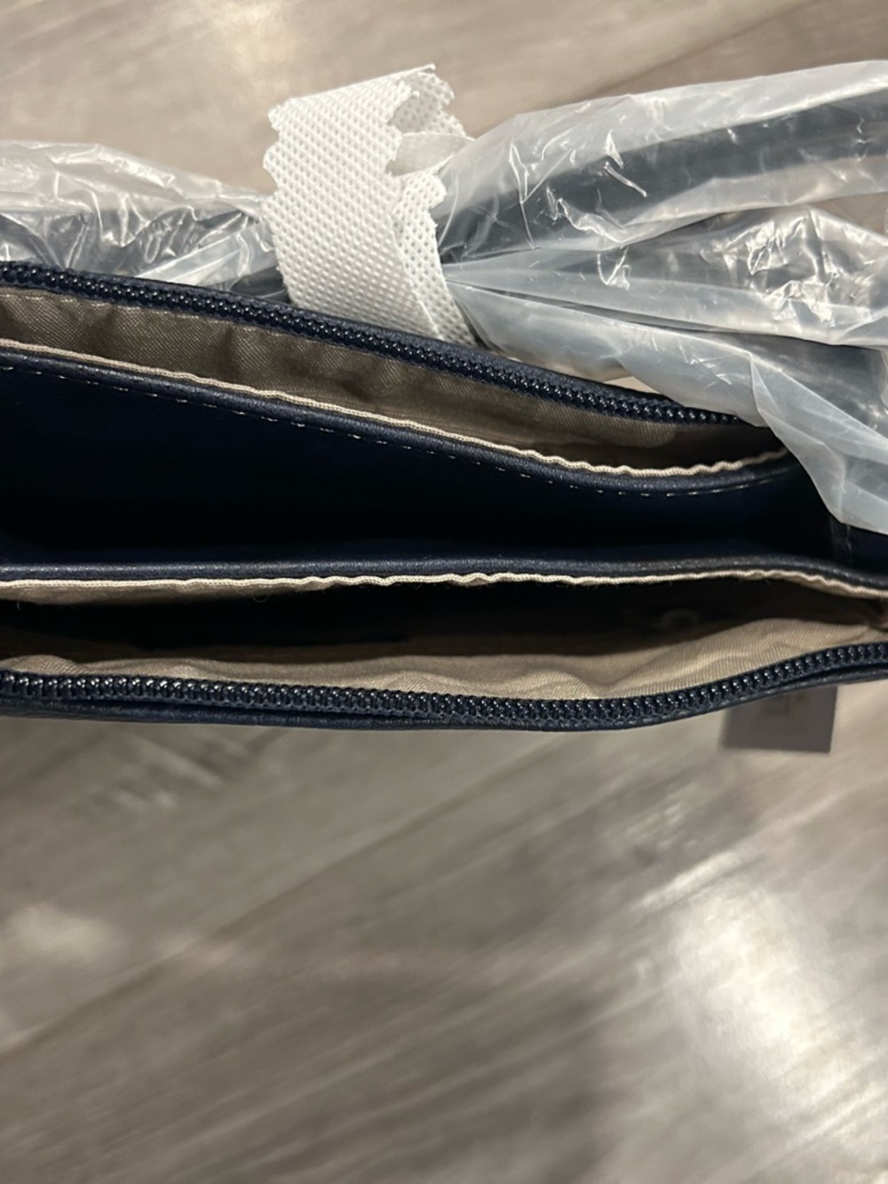 New Roots Crossbody Bag - Picture 4 of 6